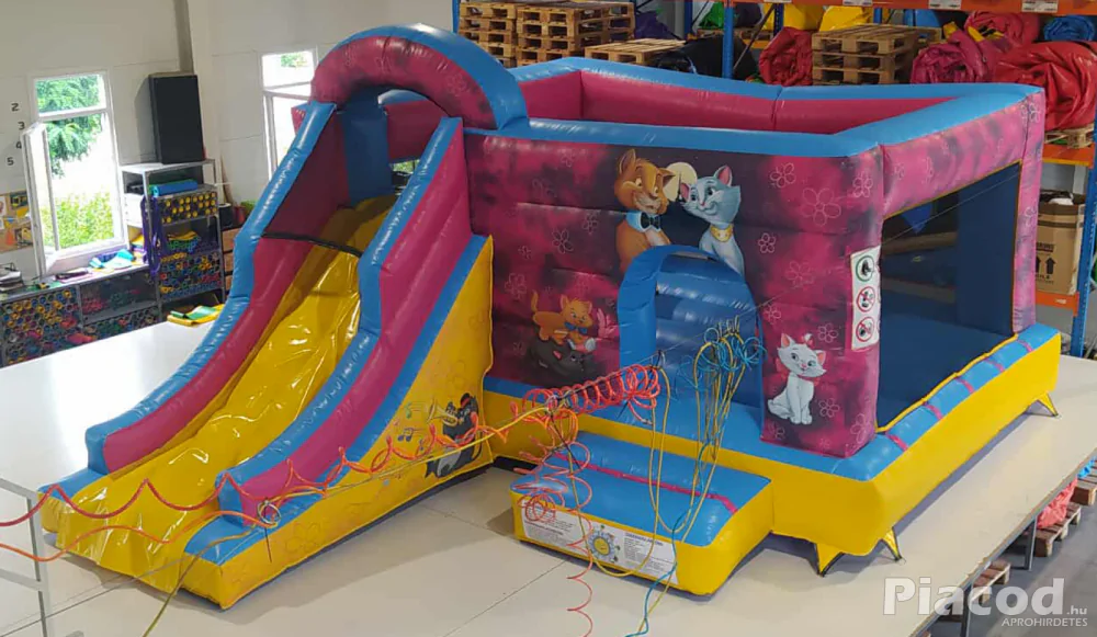 Eladó Cicás Csúszdás Ugráló