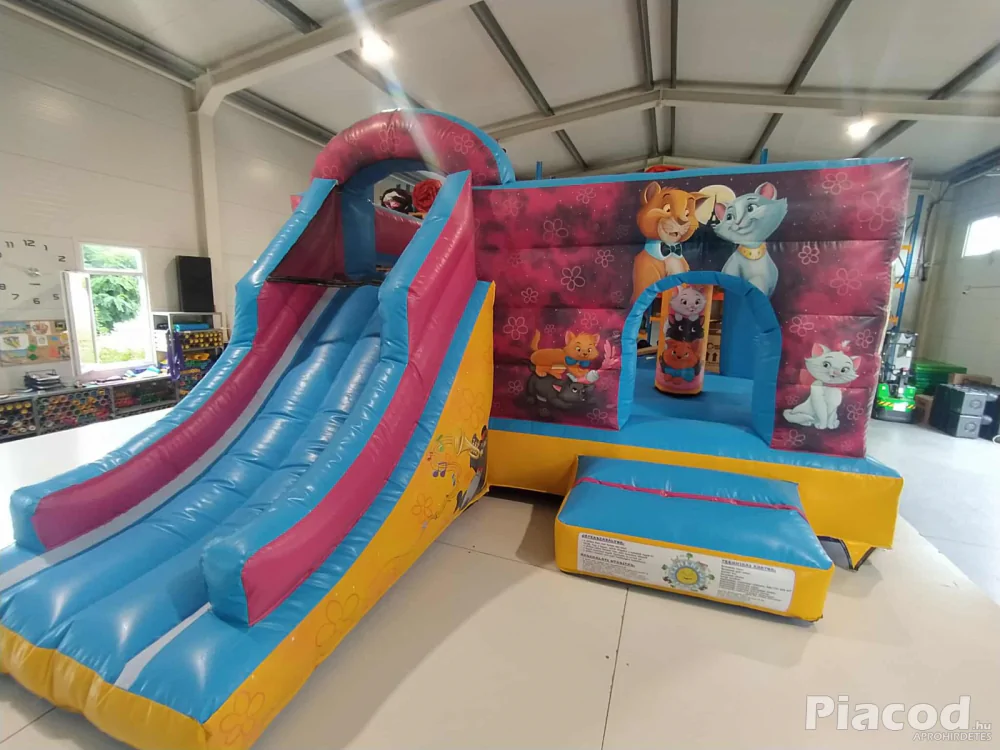 Eladó Cicás Csúszdás Ugráló