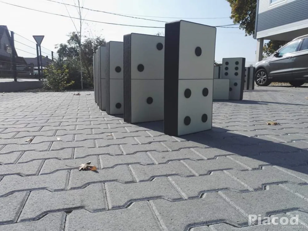 Bérelhető Óriás Dominó