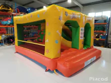 Bérelhető Kutyás Csúszdás Ugráló