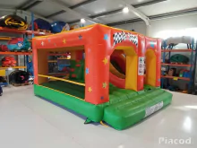 Bérelhető Autós Csúszdás Ugráló