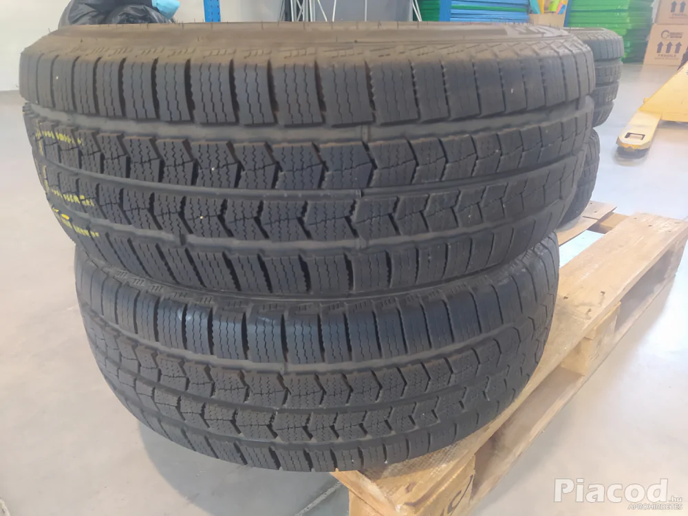 Eladó Nexen 235\65R16C téligumi