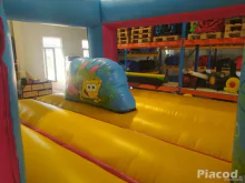 Bérelhető Spongya Csúszdás Ugráló