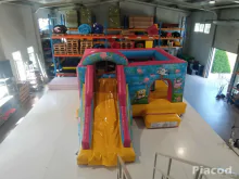 Bérelhető Spongya Csúszdás Ugráló