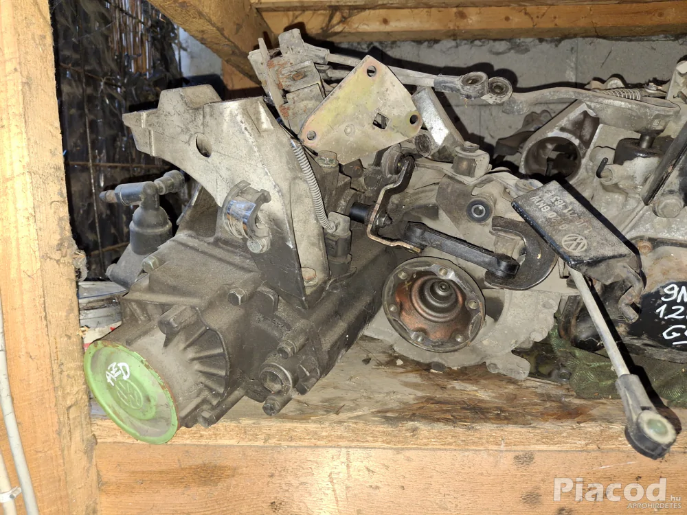 VW Golf4 Bora 1.6 16V váltó 90.000.-  HIRDET18