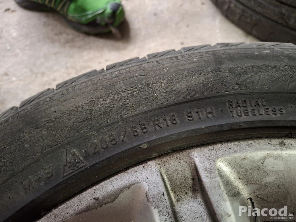 A3 8P 2012 16 coll garnitúra gumival együtt