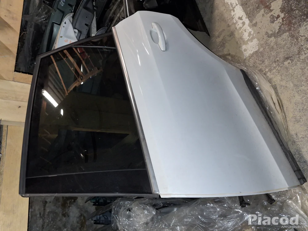 Q5 2009-től 150.000 fehér hibátlan ajtók