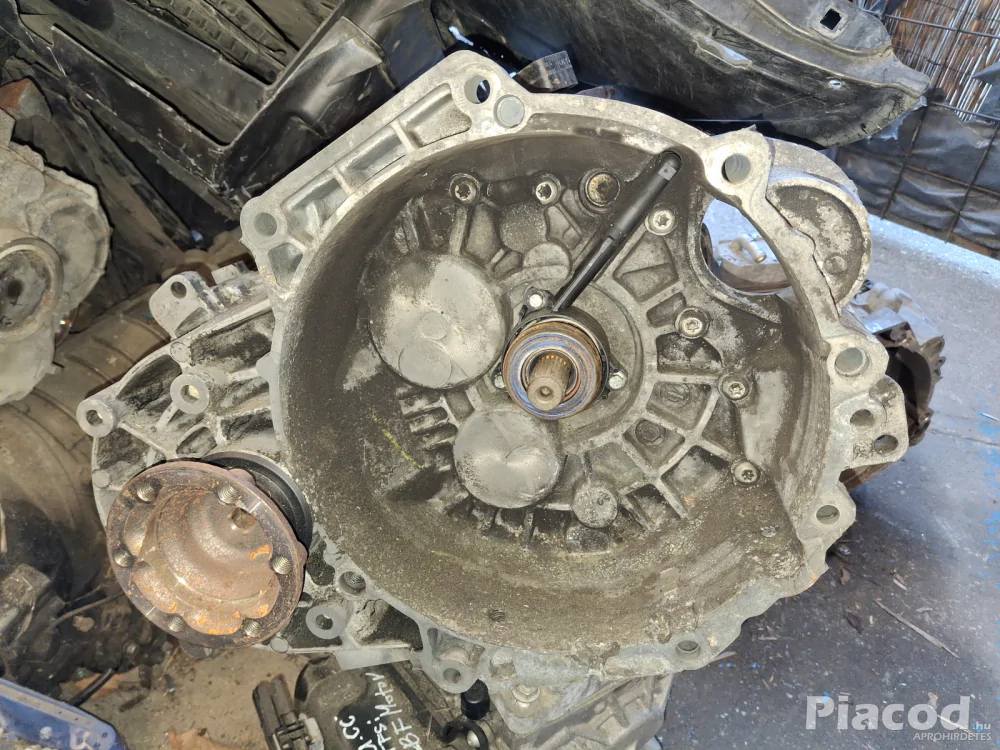 VW passat golf5 A3 6seb kézi 2.0TDI dizel 140.000.- HIRDET21