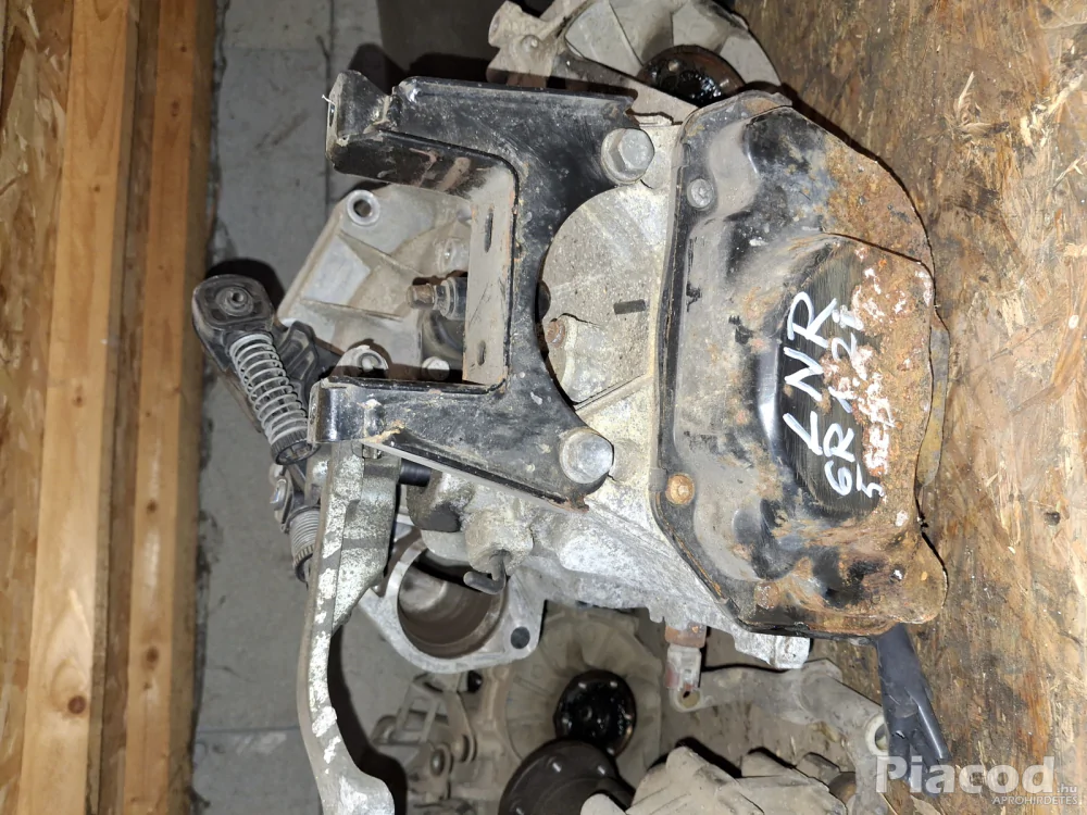 VW polo 2010-2019 LNR 1.2 12V 5seb kézi 100.000.-  HIRDET25