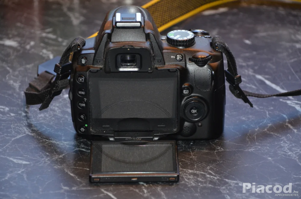 Eladó Nikon D5000 fényképezőgép