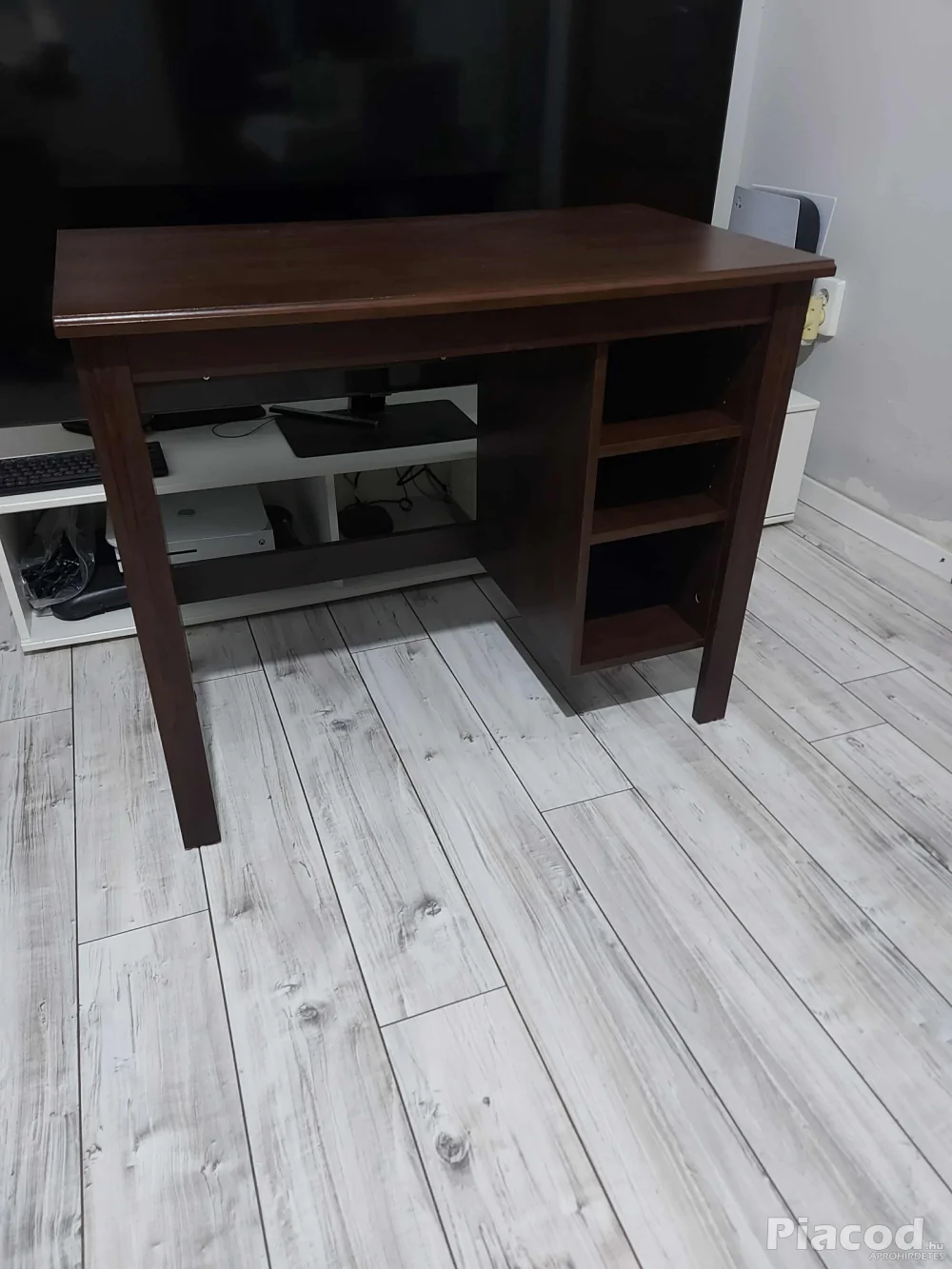 Keveset használt wenge\sötétbarna színű 3 polcos íróasztal