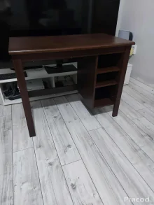 Keveset használt wenge\sötétbarna színű 3 polcos íróasztal