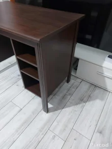 Keveset használt wenge\sötétbarna színű 3 polcos íróasztal