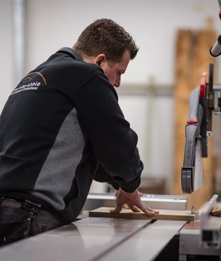 V V09758 - Pine Apple Meubelmakerij