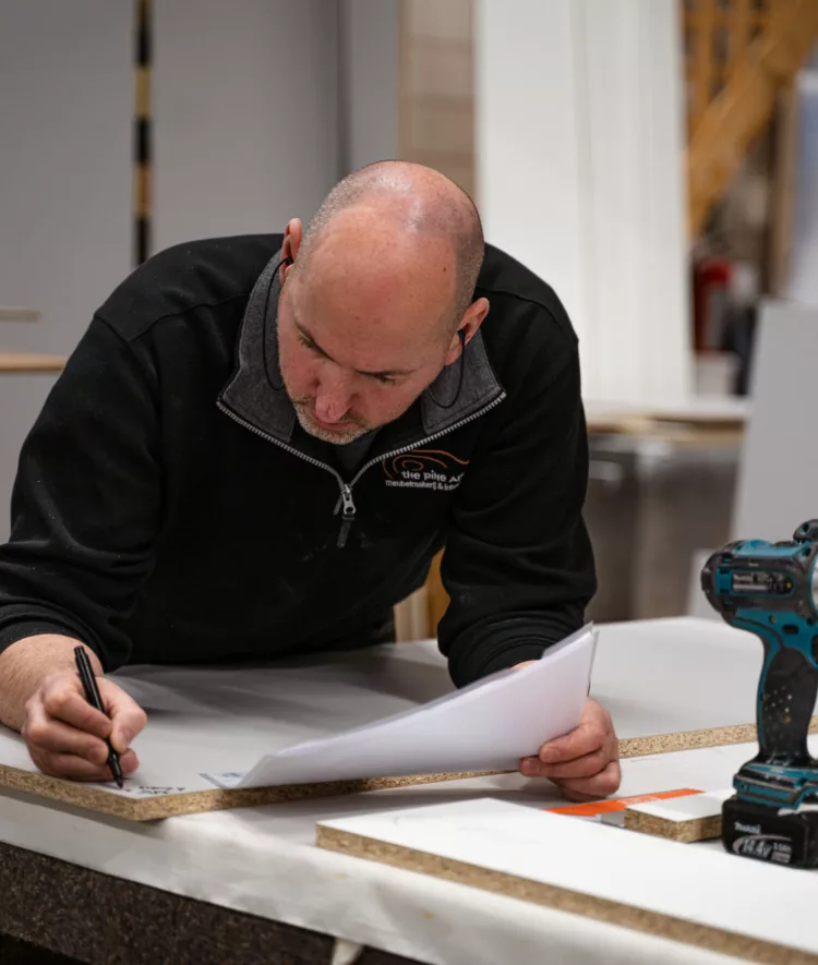 V V09807 - Pine Apple Meubelmakerij