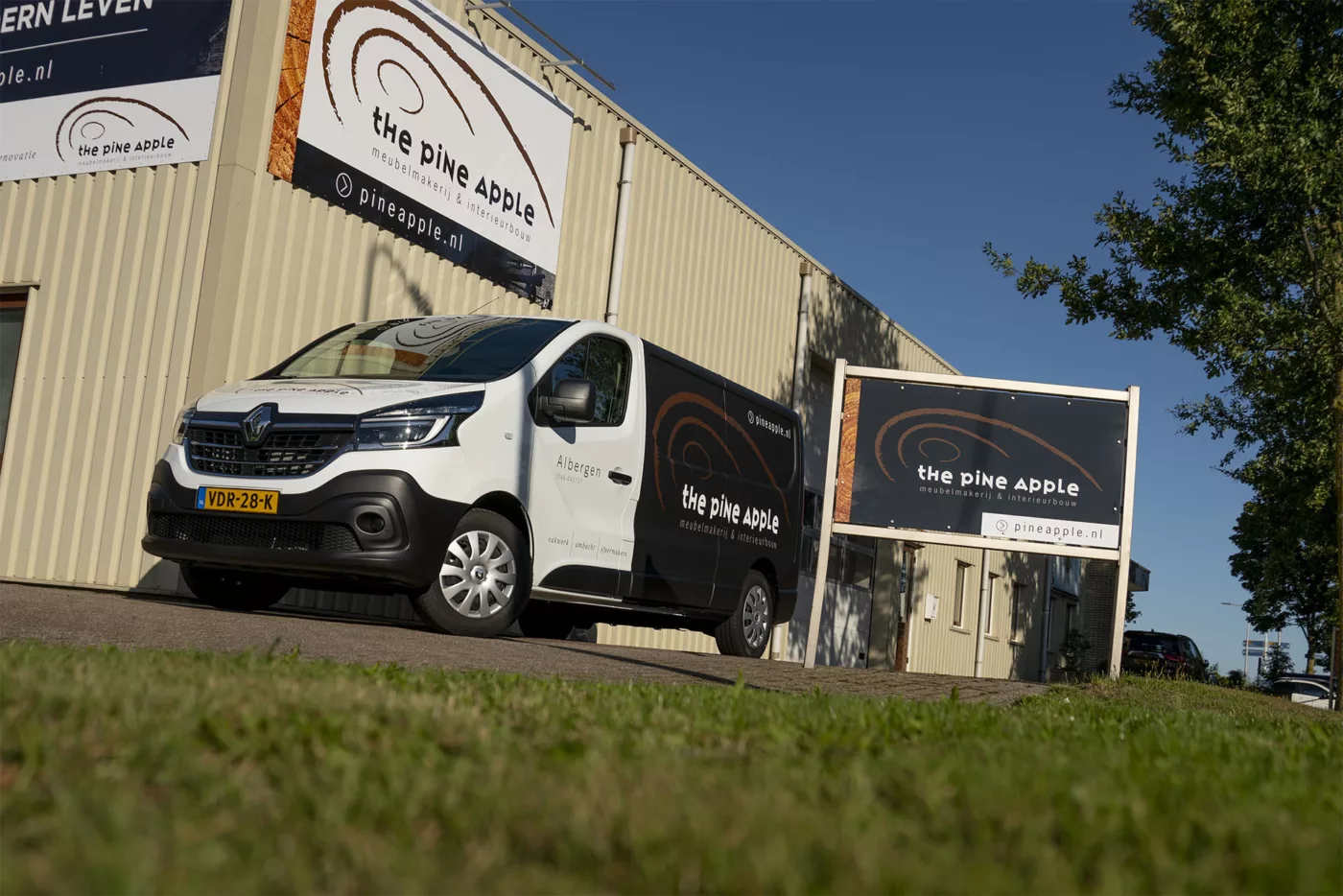 Pineapple Header - Pine Apple Meubelmakerij