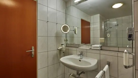 Hotelplus Darmstadt Badezimmer