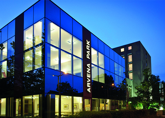 Arvena Park Hotel Aussenansicht nachts