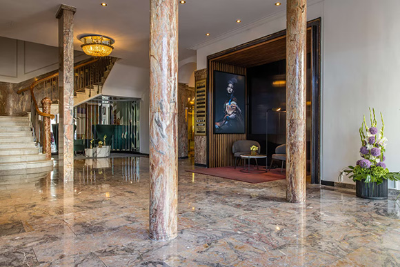 Radisson Blu Schwarzer Bock Hotel Lobby 580x330