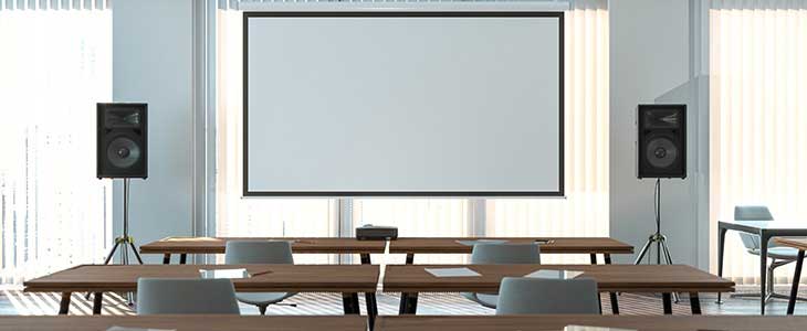 730x300 Schulungs- Versammlungsraum mit Leinwand