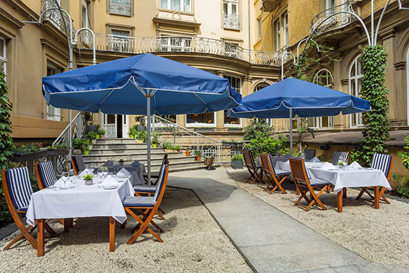 Radisson Blu Schwarzer Bock Hotel Terrasse 580x330