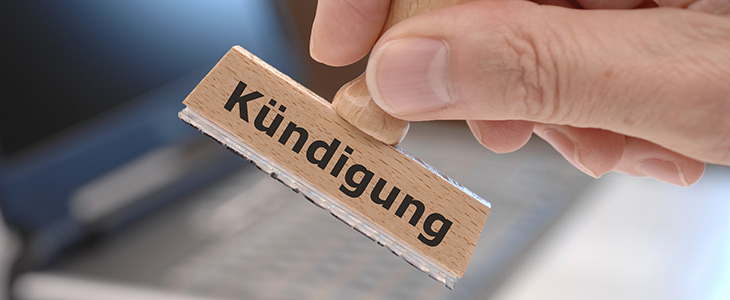 730x300 - Stempel mit der Aufschrift K&uuml;ndigung