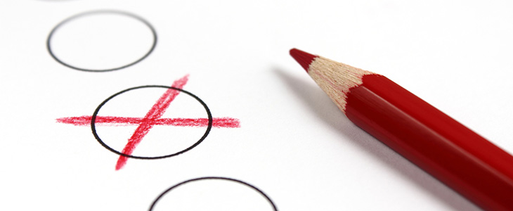 730x300 Stift mit Wahlzettel Kreuz