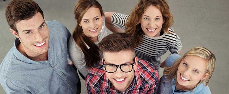 730x300 - F&uuml;nf Jugendliche schauen nach oben - JAV-Gremium