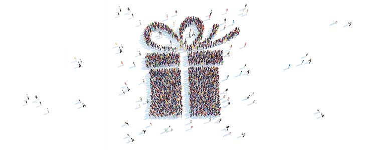 700x300- Geschenk-Box aus Menschenmenge