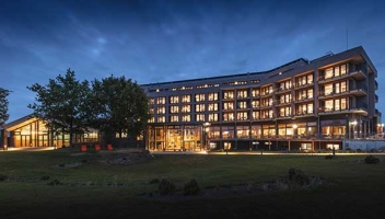 Bild zeigt die Außenansicht des Arborea Marina Resort in Neustadt