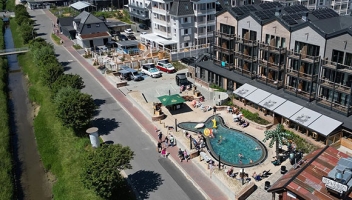 Auf dem Bild sind die Pools der Bretterbude Büsum zu sehen