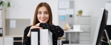 730x300_frau-ordner-buero.jpg