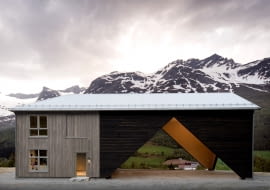 1/3 House w Norwegii. Proj. Rever & Drage