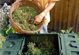 ONE TIME USE ONLY DO JEDNOKROTNEJ PUBLIKACJI OGROD KOMPOSTOWNIK NAWOZ FOT. NEUDORFF PUBLIKACJA KWIETNIK NR 6 (150) - 6 2007