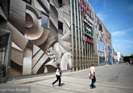 Mural na ścianie Galerii Krakowskiej