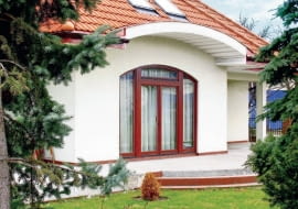 Jeśli większość płytek ceramicznych odspoiła się od podłoża, należy resztę usunąć i ułożyć nową