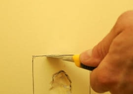 12.09.2007 WARSZAWA - CZTERY KATY - USUWANIE DZIURY W SCIANIE CZTERY KATY FOT. ALBERT ZAWADA / AGENCJA GAZETA PUBLIKACJA CZTERY KATY NR 11 (193) - 11 2007