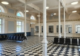 Hol dworca kolejowego w Białymstoku.