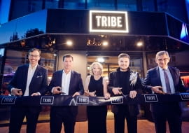 Od lewej: Dominik Sołtysik, COO Eastern Europe Essendi Gilles Clavie, CEO Essendi_Pauline Oster, Vice President & Head of TRIBE Hotels Europe & North Africa_Tomasz Schweda, Multi Site General Manager, TRIBE Krakow Old Town & Mercure Krakow Old Town _Aiden McAuley, COO Managed Hotels Europe & North Africa  Premium, Midscale & Economy, Accor