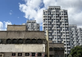 Sedesowce we Wrocławiu, czyli zespół mieszkano-usługowy przy placu Grunwaldzkim we Wrocławiu, proj. Jadwiga Grabowska-Hawrylak, lata 60. XX wieku