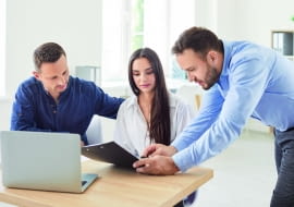 Wynajęcie specjalisty do wdrożenia „smart home” powinno dać gwarancję niezawodności,  bezpieczeństwa i pełnej integracji systemów dostosowanych do potrzeb inwestora