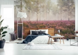 Fototapeta przedstawiająca wrzosowisko to idealny wybór do sypialni. Ten widok ukołysze cię do snu.