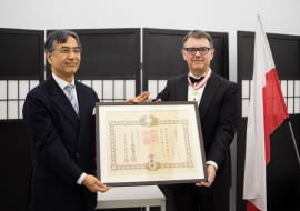 Uroczystość wręczenia Orderu Wschodzącego Słońca Krzysztofowi Ingardenowi.