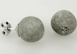 Biżuteria z betonu, kolczyki marki Struku