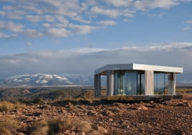 La Casa Del Desierto (pol. Dom na Pustyni) w Gorafe (Hiszpania). Proj. OFIS Architects, Guardian Glass, Akt II oraz Transsolar.