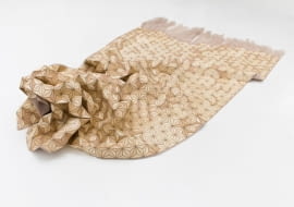 drewniana tkanina; projekt: Elisa Strozyk