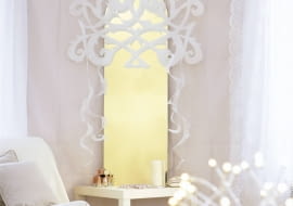 WNETRZA LUSTRO DEKORACJE OZDOBY STYLIZACJA JOLANTA I KINGA KOLARY FOT. RADOSLAW WOJNAR PUBLIKACJA CZTERY KATY NR 5 (163) - 5.2005