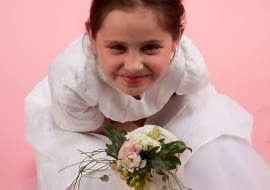 24.05.2010 WARSZAWA SESJA BUKIETY KOMUNIA KOMPOZYCJE KAROLINA LADYZYNSKA DLA CZASOPISMA BUKIETY FOT. ARKADIUSZ SCICHOCKI / AGENCJA GAZETA