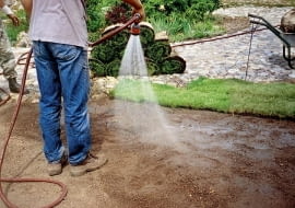 ZAKLADANIE TRAWNIKA ETAP VII PODLEWANIE WYROWNYWANIE POWIERZCHNI PRZED ROZLOZENIEM ROLKI TRAWY MEZCZYZNA PRACA WAZ OGRODNICZY NARZEDZIE OGRODNICZE FOT. SERWIS PRASOWY FIRMA GRAMINA DO JEDNORAZOWEJ PUBLIKACJI PUBLIKACJA OGRODY NR 8 (52) - 8.2003 PUBLIKACJA OGRODY NUMER SPECJALNY - KATALOG PROJEKTOW - 4.2004 PUBLIKACJA OGRODY NUMER SPECJALNY 2/2005 - TRAWNIK - 6.2005 PUBLIKACJA OGRODY NR 8 (76) - 8.2005