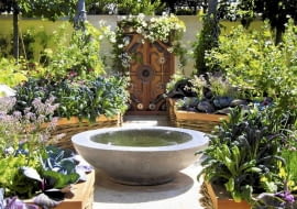 25.05.2011 LONDYN CHELSEA FLOWER SHOW NA ZDJECIU OGROD POKAZOWY ALEJKA , SCIEZKA , OCZKO WODNE DLA CZASOPISMA FOT. ARKADIUSZ SCICHOCKI / AGENCJA GAZETA SLOWA KLUCZOWE: OGROD